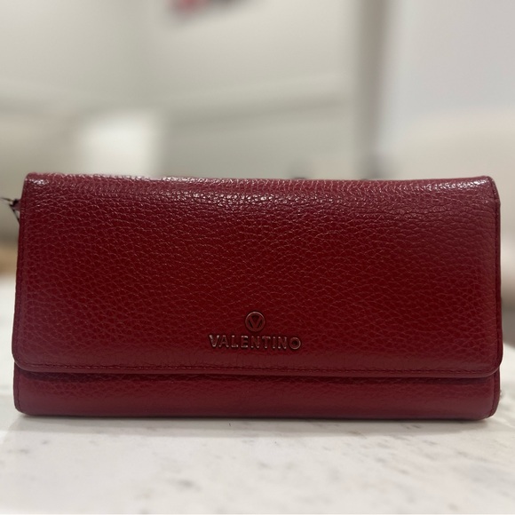 Valentino by Mario Valentino
Juniper Dollardo Leather Continental Chain Wallet - Picture 1 of 8